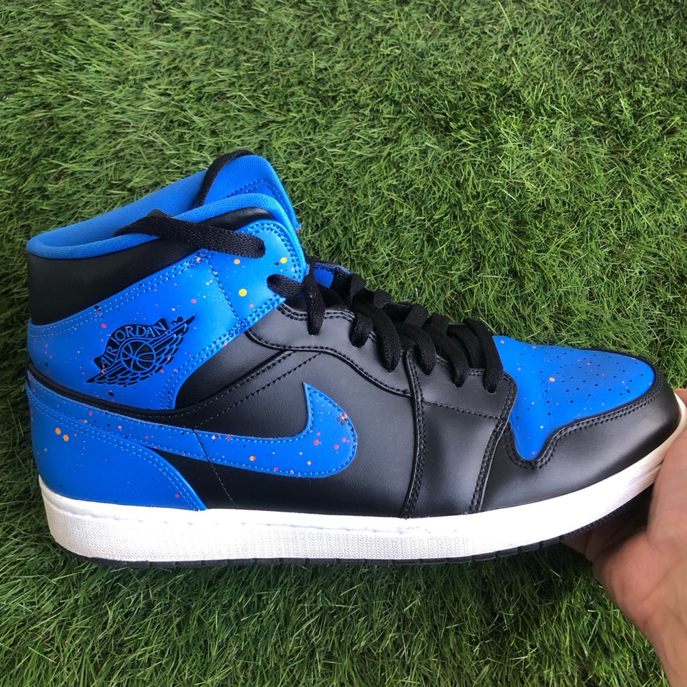Jordan 1 Mid Royal Paint Splatter
Men’s Size: 12
Very clean.